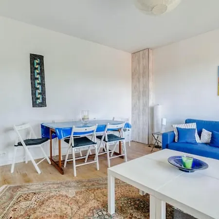 Apartamento With Balcony And Parking Near The